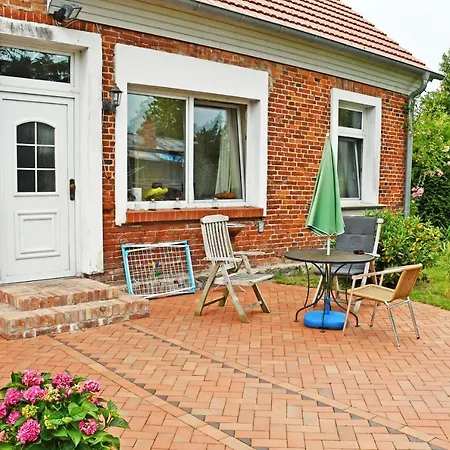 Ferienwohnungen Im Gutshaus Gnies Exterior photo