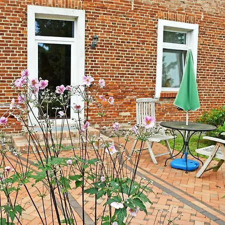 Ferienwohnungen Im Gutshaus Gnies Exterior photo